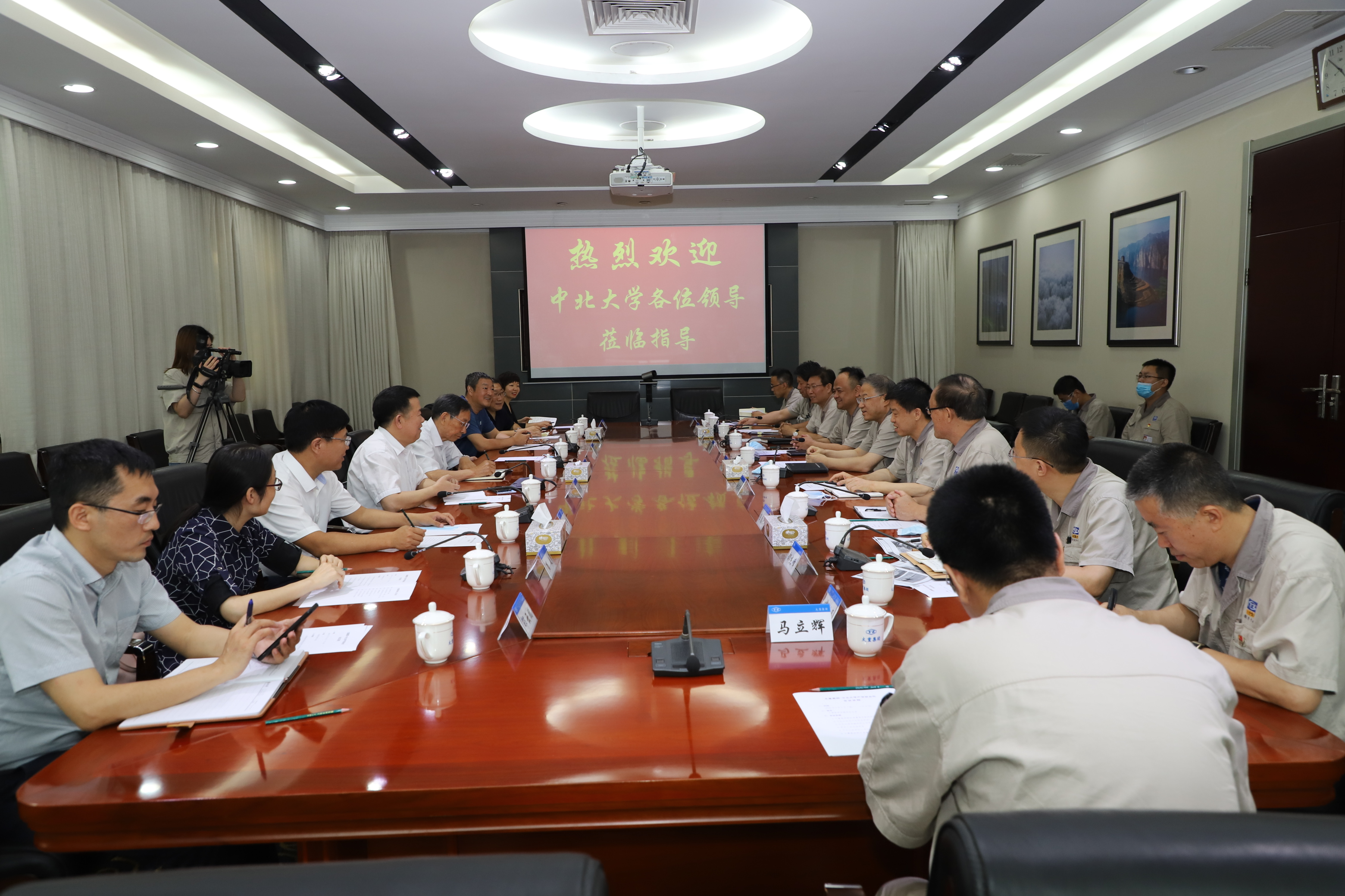 党委书记李忠人,校长沈兴全带队赴太重集团公司就合作项目推进及开展